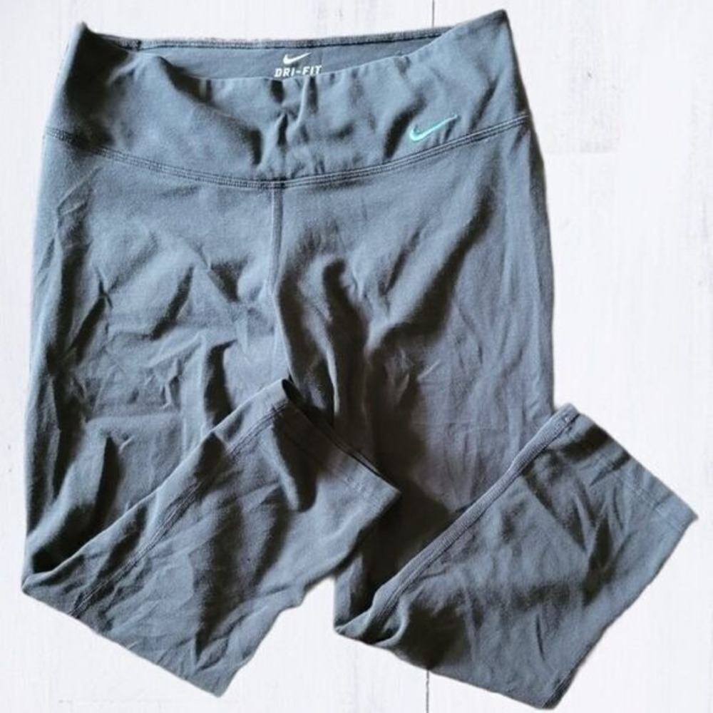 Nike Dri Fit Cropped Leggings Womens M Medium Gray Capri Yoga Workout Pants Crop